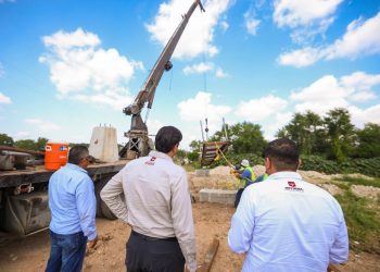 Instala Gobierno de Reynosa nuevo puente peatonal en Almendros II