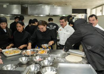 Comparte rector avances en la UAT