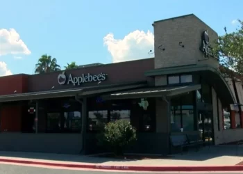 Más de 22 personas detenidas en redadas a negocios de McAllen