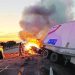 Arde tractocamión tras choque