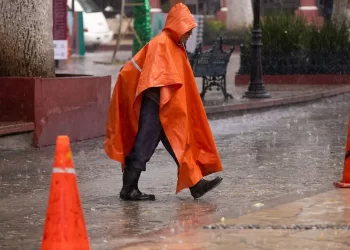 Protección Civil activa alerta máxima por el huracán Priscilla