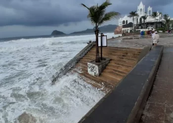 Huracán Priscilla se fortalece a categoría 2 frente a costas de Baja California Sur