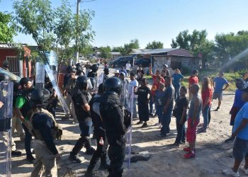 Familias lloran la destrucción de sus hogares en la colonia 23 de Marzo
