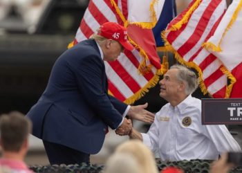 Trump respalda a Greg Abbott para un cuarto mandato en Texas