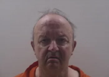 Detienen a exalcalde de South Padre Island por presunta solicitud de prostitución