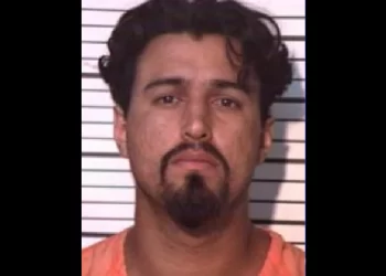 Texas DPS intensifica búsqueda de prófugo condenado por delitos sexuales