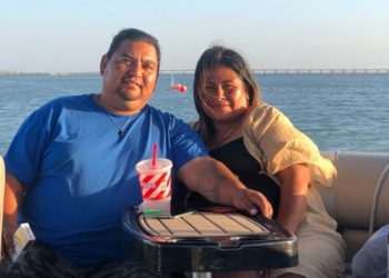 Familia denuncia detención violenta por agentes en vehículos sin identificación en Texas