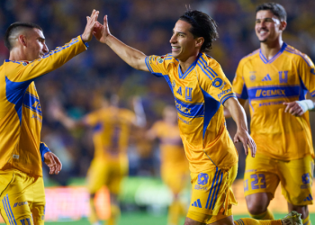 Explotó el Volcán: Tigres toma el liderato momentáneo del Apertura 2025
