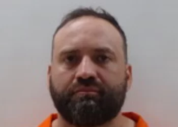 Ex entrenador de Rivera High School enfrenta audiencia por relación inapropiada