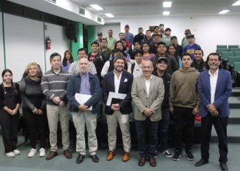 Expertos comparten visión económica en la UAT