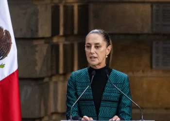 Sheinbaum sufre acoso durante caminata en el Centro Histórico