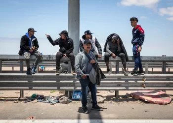 Perú declarará estado de emergencia por flujo de migrantes que salen de Chile