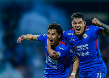 Cruz Azul elimina a Chivas en un dramático 3-2 y avanza a semifinales