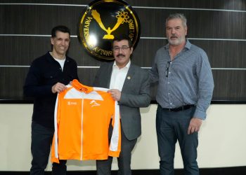 UAT presenta a Gustavo Díaz como nuevo director técnico del Correcaminos