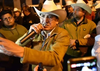 Acuerdos incompletos prolongan bloqueo de agricultores