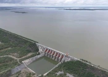Presa El Cuchillo libera agua para cumplir deuda hídrica con Estados Unidos