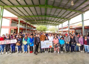 Entrega Gobierno de Reynosa Becas Rita Cetina a la Secundaria 45 