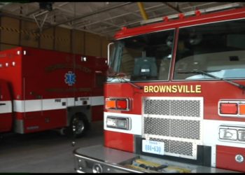 Mueren dos personas en incendio de casa móvil en Brownsville