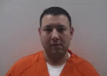 Carcelero del condado de Cameron es acusado de soborno por ingresar droga a penal