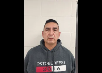 Distrito escolar de Mercedes despide a maestro acusado de acoso a menor