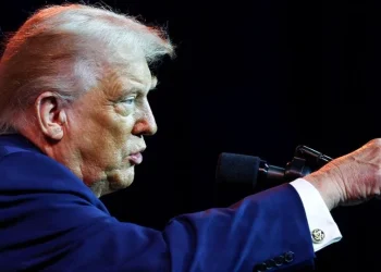 Trump amenaza con ataques terrestres contra cárteles y afirma que controlan México