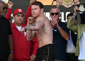 “Está viejo y acabado”: ex campeón critica duramente al Canelo Álvarez