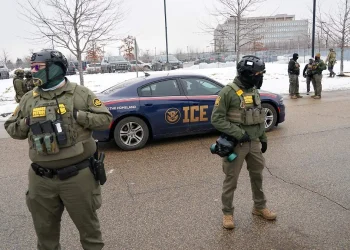 Agentes del ICE hieren a dos personas durante operativo en Portland