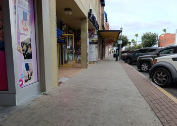Se cae comercio en el centro de McAllen por ausencia de compradores mexicanos