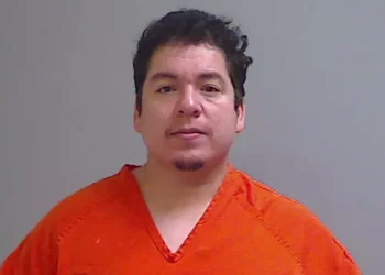 Arrestan a exprofesor de IDEA North Mission por relación impropia con una alumna