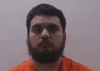 Detienen a hombre en Harlingen por acoso infantil mediante Roblox