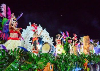Desfile del carnaval en el sur con más de 60 participantes