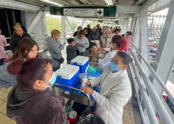 Nueve estados de México retoman uso de cubrebocas por brote de sarampión