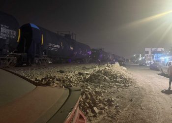 Tren impacta camioneta en la colonia Aquiles Serdán; el conductor huye del lugar