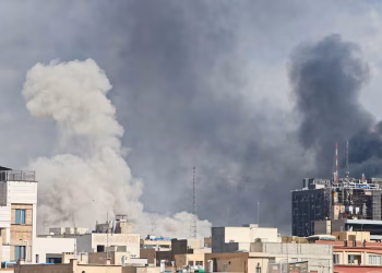 Guerra Total en Oriente Próximo: EE. UU. e Israel intensifican ofensiva tras muerte de Jameneí