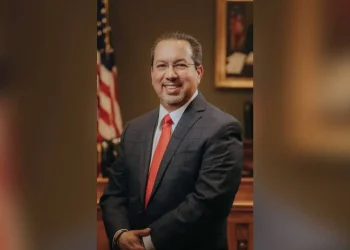 Juez Eddie Treviño busca la reelección destacando crecimiento económico y manejo del COVID