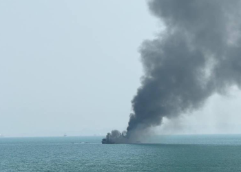 EE. UU. hunde buque de guerra iraní en el Índico; reportan 87 muertos