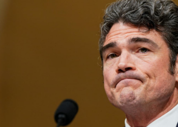 Renuncia el jefe antiterrorista de EE. UU. y acusa a Trump de ir a la guerra bajo “mentiras”