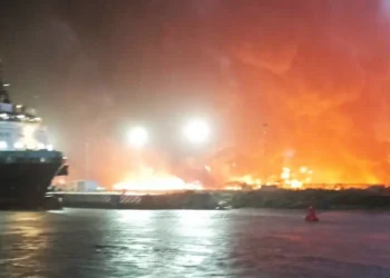Controlan incendio en Refinería Olmeca: Lluvias provocaron el siniestro