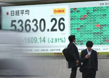 Mercados respiran: Trump aplaza ataques a Irán y el petróleo retrocede