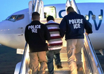 Agentes de ICE reforzarán aeropuertos ante caos por cierre de gobierno