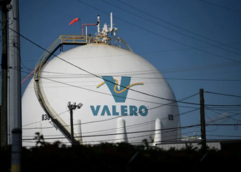 Explosión en refinería de Valero en Texas desata alerta: ordenan refugio inmediato para residentes