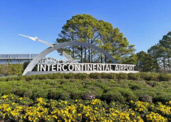 Caos en aeropuerto de Houston se convierte en símbolo del cierre de gobierno