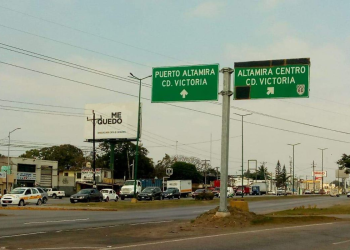 Padres de familia bloquean libramiento en Altamira por cierre de escuela