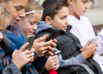 Austria prohibirá redes sociales a menores de 14 años e impondrá educación digital