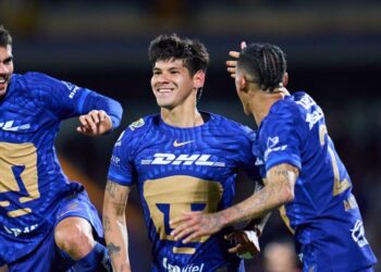 Chivas se afianza en la cima y Pumas ruge en el Clásico Capitalino