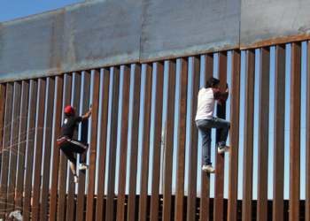 Laredo negocia con Washington