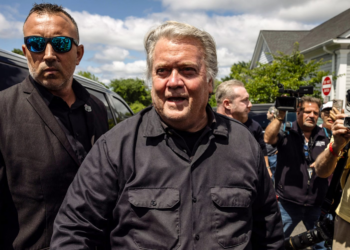 Corte Suprema abre camino para anular condena de Steve Bannon por desacato al Congreso