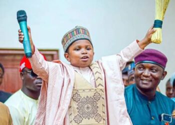 Escándalo en Nigeria: Candidato al Parlamento que afirmaba tener 30 años resulta ser un menor de edad