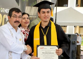 Entrega la UAT en la UAM-Mante nuevos profesionales de la salud y la educación
