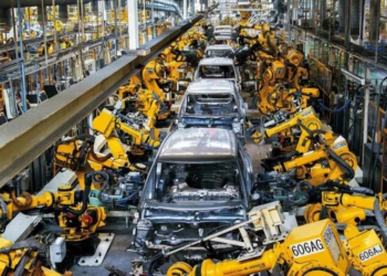 Trump amenaza con relocalizar producción automotriz mexicana